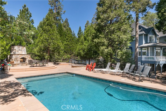 Detail Gallery Image 1 of 39 For 26125 Augusta Dr, Lake Arrowhead,  CA 92391 - 5 Beds | 3/1 Baths