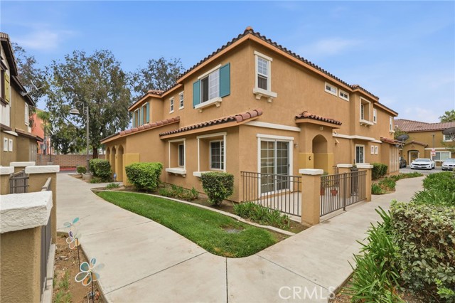 Detail Gallery Image 4 of 25 For 25868 Iris Ave #B,  Moreno Valley,  CA 92551 - 2 Beds | 2/1 Baths