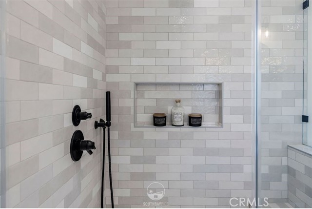 Detail Gallery Image 22 of 29 For 202 N Irena Ave #B,  Redondo Beach,  CA 90277 - 3 Beds | 2/1 Baths