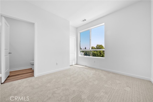 Detail Gallery Image 19 of 28 For 9423 N Sepulveda Blvd. #2,  North Hills,  CA 91343 - 3 Beds | 3 Baths