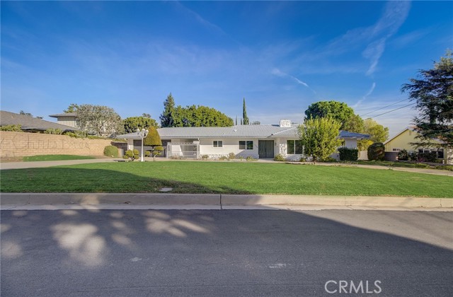 11200 Jellico Avenue, Granada Hills CA: https://media.crmls.org/medias/deefa83a-6bd5-431a-bd70-99790d7ee252.jpg