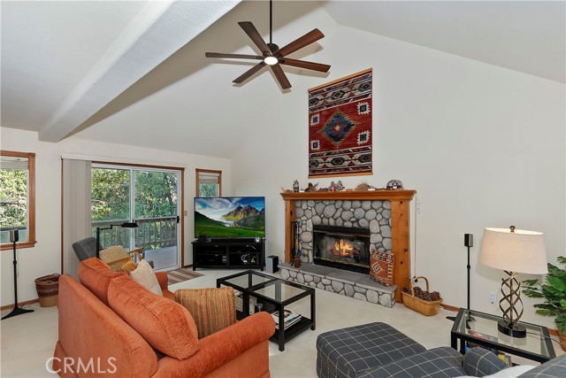 Detail Gallery Image 3 of 48 For 1162 Brentwood Dr, Lake Arrowhead,  CA 92352 - 3 Beds | 2/1 Baths