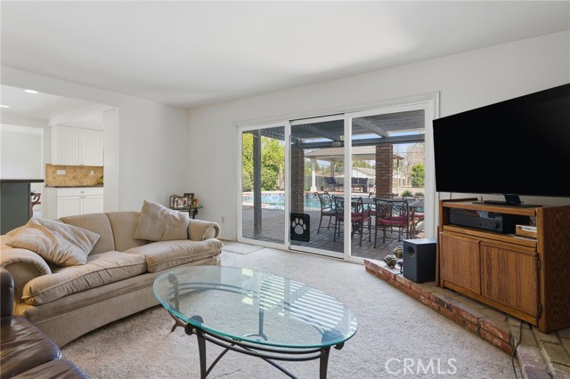 Detail Gallery Image 14 of 42 For 22963 Collins St, Woodland Hills,  CA 91367 - 5 Beds | 3 Baths