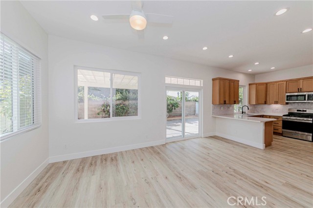 Detail Gallery Image 3 of 35 For 1972 W Blue Violet Ct, Anaheim,  CA 92801 - 3 Beds | 2/1 Baths