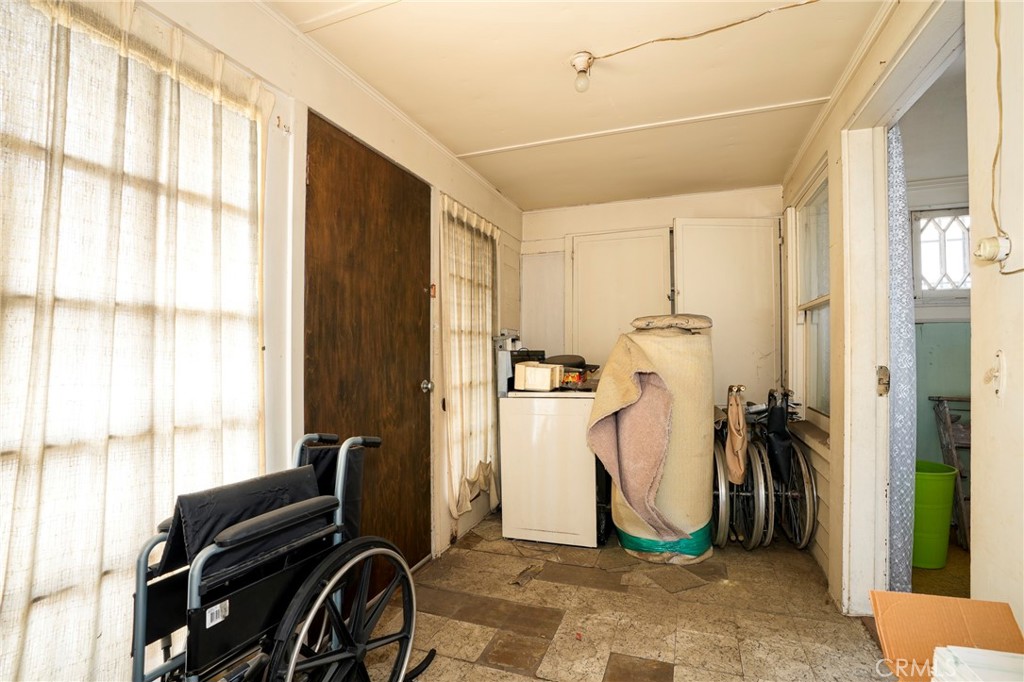 https://media.crmls.org/medias/def17440-10b8-41ed-9534-a432c64f56db.jpg?preset=X-Large