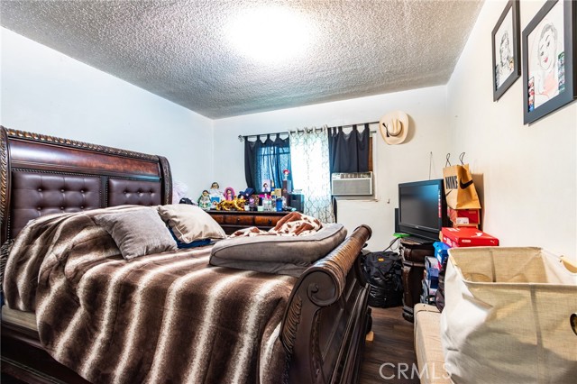 1222 N Placentia Avenue, Anaheim CA: https://media.crmls.org/medias/def18182-8b78-4f3c-897a-2e9af3fe3232.jpg
