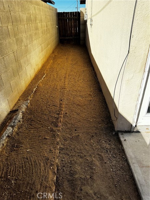 Detail Gallery Image 2 of 21 For 1812 Calico, Barstow,  CA 92311 - 4 Beds | 1/1 Baths