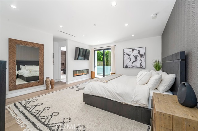 4706 Katherine Avenue, Sherman Oaks CA: https://media.crmls.org/medias/def27c96-b32c-409b-a8cf-a32ebe0bd8b9.jpg