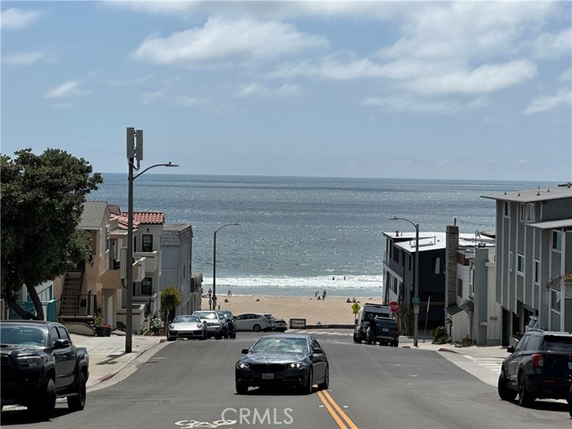 212 Marine Avenue, Manhattan Beach CA: https://media.crmls.org/medias/def2b4a2-8a5e-499d-80b9-51d4447b8f27.jpg