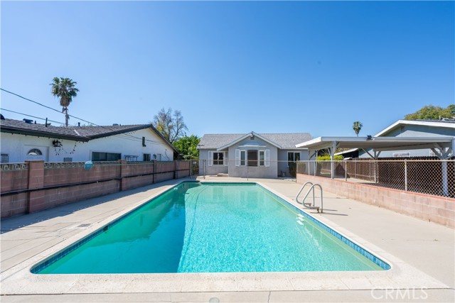 Detail Gallery Image 4 of 24 For 6909 Peach Ave, Van Nuys,  CA 91406 - 4 Beds | 2 Baths