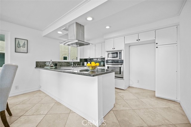 Detail Gallery Image 10 of 37 For 2102 La Canada Crest Dr #B,  La Canada Flintridge,  CA 91011 - 3 Beds | 2 Baths
