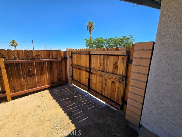 7050 Ivanpah Avenue, 29 Palms CA: https://media.crmls.org/medias/def3d4ba-1ac0-4256-871b-d81b04c1ef79.jpg