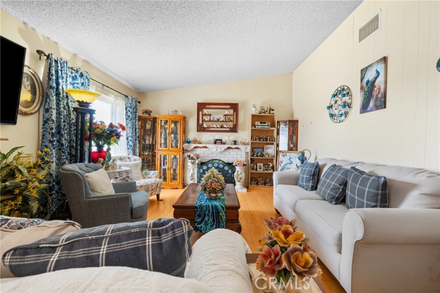 Detail Gallery Image 13 of 38 For 366 Bohnert Ave, Rialto,  CA 92377 - 3 Beds | 2 Baths