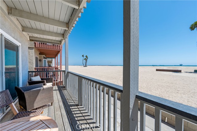 1003 Seal Way, Seal Beach CA: https://media.crmls.org/medias/def4b368-e3a4-4851-971e-ba571df1ce64.jpg