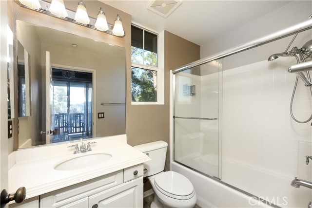 Detail Gallery Image 17 of 28 For 155 Zephyr Run, Tustin,  CA 92782 - 3 Beds | 3/1 Baths