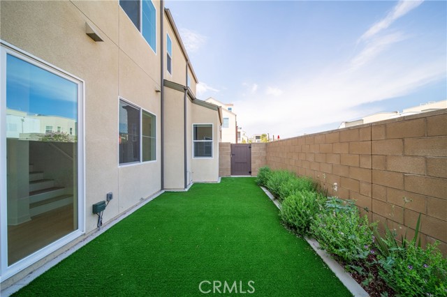 187 yugen, Irvine CA: https://media.crmls.org/medias/def7e226-5d8a-4823-8b27-b0b0a11b5786.jpg