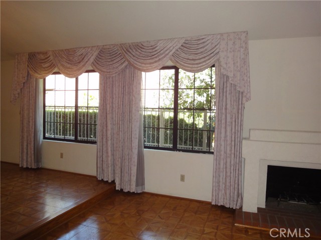 Detail Gallery Image 8 of 14 For 1925 Paseo La Paz, Pomona,  CA 91768 - 4 Beds | 3 Baths