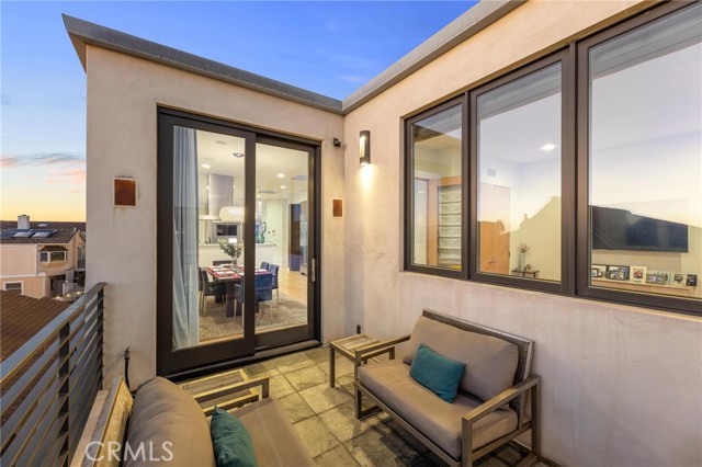 Detail Gallery Image 29 of 67 For 308 17th St, Manhattan Beach,  CA 90266 - 4 Beds | 3/1 Baths