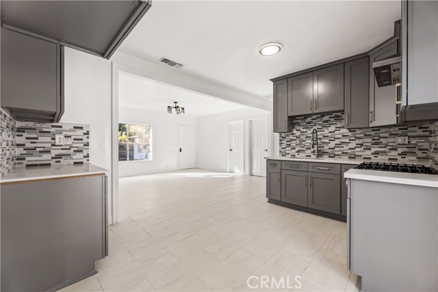 14592 Lyle Street, Sylmar CA: https://media.crmls.org/medias/defa4018-e4d6-4122-b779-e19576bd787e.jpg