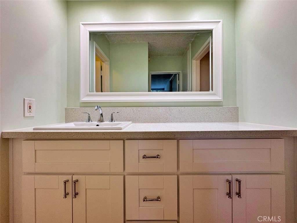 https://media.crmls.org/medias/defb62ba-ee6f-4841-8f38-0b06b775819f.jpg?preset=X-Large