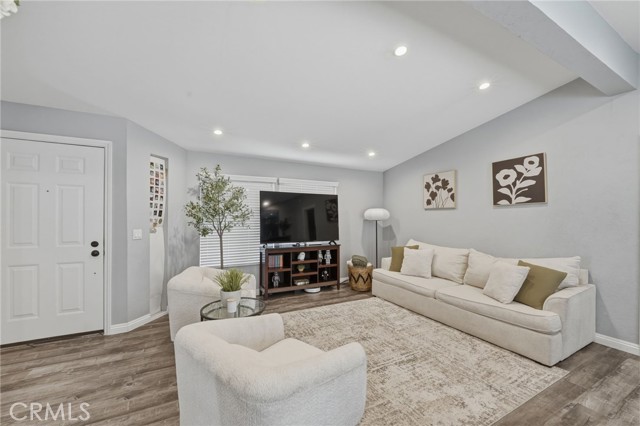 Detail Gallery Image 6 of 40 For 32015 Quartz, Castaic,  CA 91384 - 3 Beds | 2 Baths