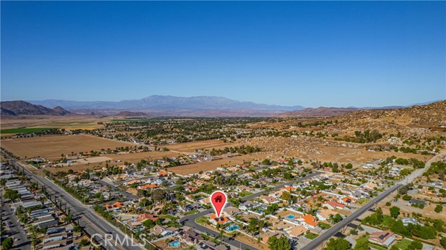 29087 Slumpstone Street, Nuevo CA: https://media.crmls.org/medias/defc9917-26a1-47be-824f-52380d38cab3.jpg