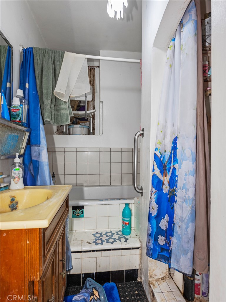 https://media.crmls.org/medias/defca009-33b9-4c2e-972b-5e2193267040.jpg?preset=X-Large