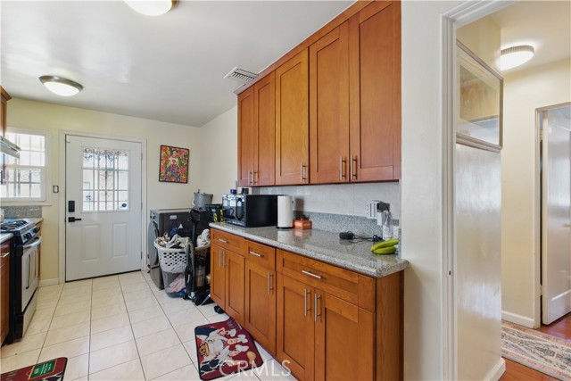 Detail Gallery Image 9 of 21 For 413 Brady Ave, Montebello,  CA 90640 - 2 Beds | 2 Baths