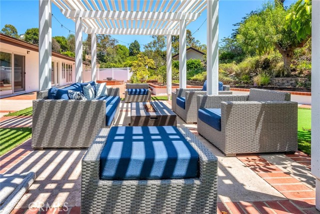 Detail Gallery Image 23 of 34 For 4 Bridlewood Cir, Rolling Hills Estates,  CA 90274 - 3 Beds | 2/1 Baths