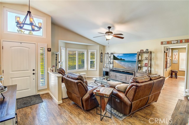 18687 Chickory Drive, Riverside CA: https://media.crmls.org/medias/defe9fd8-5d74-43d2-bf67-c1df4627fc42.jpg