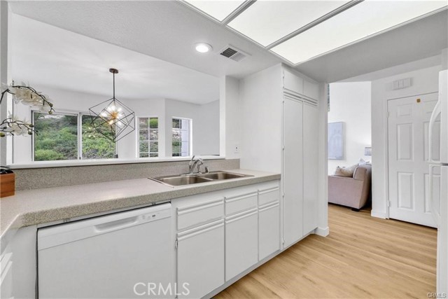 Detail Gallery Image 7 of 54 For 1005 S Rising Sun Ct, Anaheim,  CA 92808 - 3 Beds | 2/1 Baths