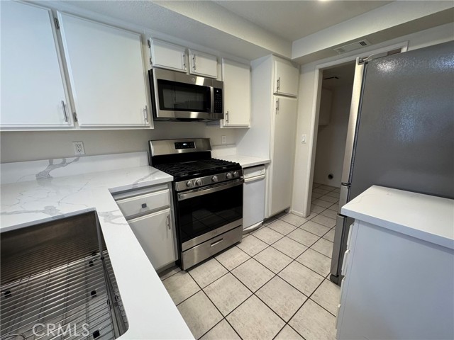 Detail Gallery Image 9 of 26 For 1254 Sand Creek, San Dimas,  CA 91773 - 3 Beds | 2/1 Baths