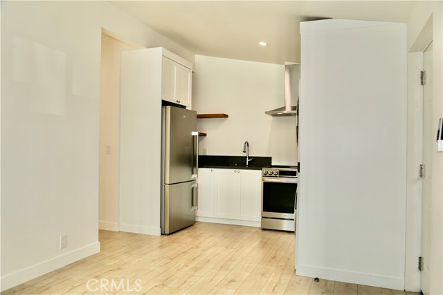 Detail Gallery Image 2 of 9 For 734 Center St #B,  Costa Mesa,  CA 92627 - 1 Beds | 1 Baths