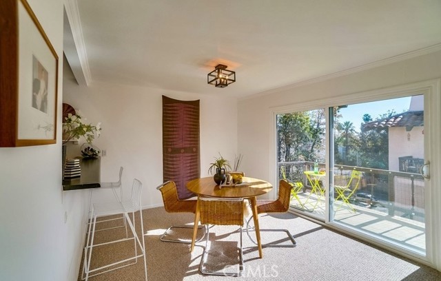 1127 E Del Mar Boulevard, Pasadena CA: https://media.crmls.org/medias/df021bc3-ad2c-412c-b09c-ad68592eecde.jpg