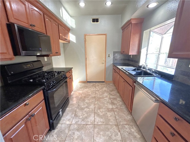 Detail Gallery Image 4 of 23 For 2031 Nordic Ave, Chino Hills,  CA 91709 - 3 Beds | 2/1 Baths