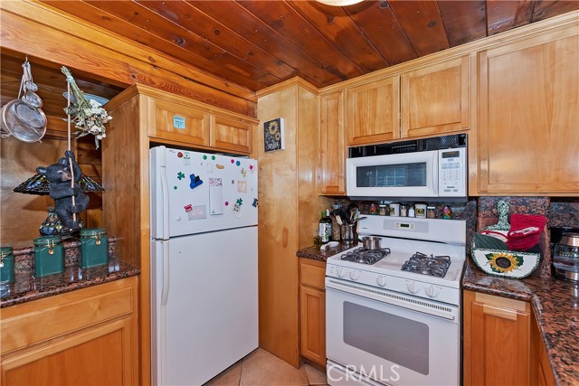 Detail Gallery Image 10 of 35 For 655 Silver Tip Dr, Big Bear Lake,  CA 92315 - 4 Beds | 2 Baths