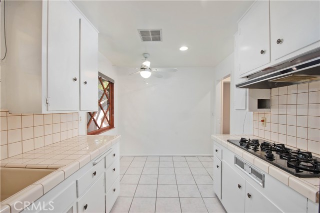 Detail Gallery Image 17 of 42 For 9655 Gothic, North Hills,  CA 91343 - 3 Beds | 2 Baths