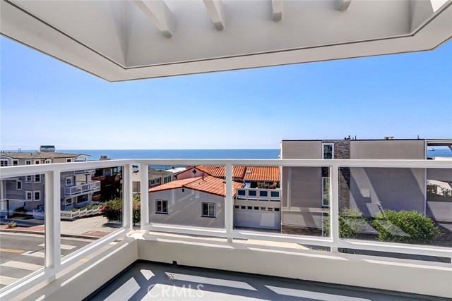 3304 Manhattan Avenue, Manhattan Beach, California 90266, 2 Bedrooms Bedrooms, ,2 BathroomsBathrooms,Residential,Sold,Manhattan,SB23169672