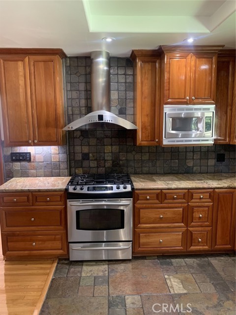 Detail Gallery Image 15 of 44 For 1718 Cleveland Rd, Glendale,  CA 91202 - 3 Beds | 3 Baths