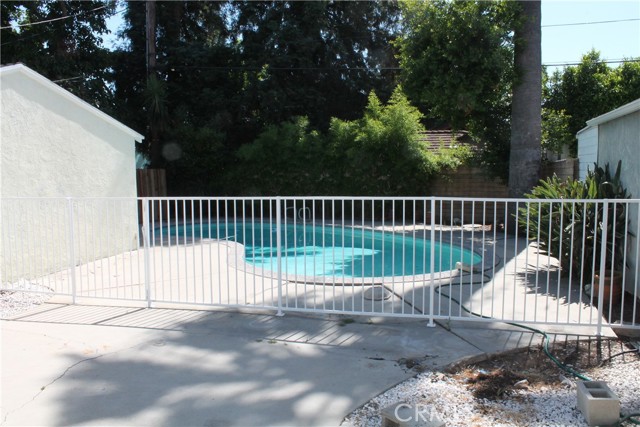 427 S Mariposa Street, Burbank CA: https://media.crmls.org/medias/df043214-9a02-4f97-a579-0e4ac4bf52f3.jpg