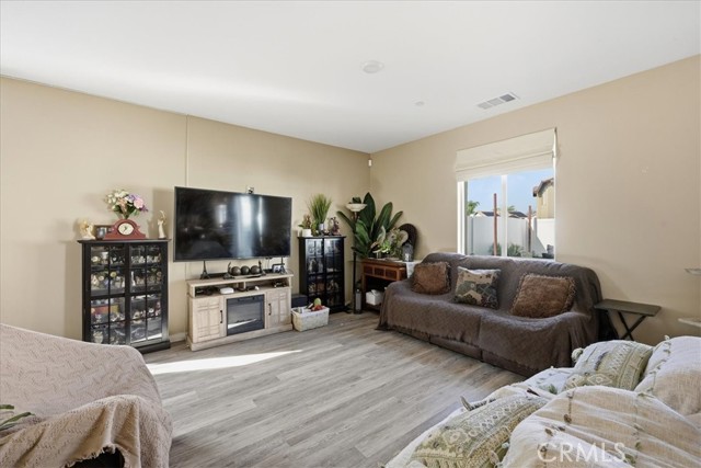 Detail Gallery Image 5 of 27 For 27270 Barre, Menifee,  CA 92584 - 4 Beds | 3 Baths