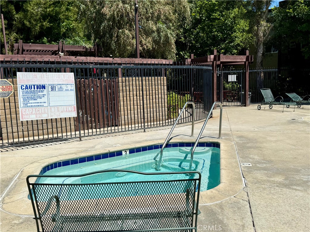 https://media.crmls.org/medias/df04d9b5-f880-4a3c-a26b-96a66acf48d2.jpg?preset=X-Large
