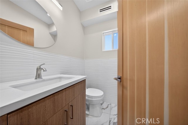 Detail Gallery Image 20 of 31 For 8334 Calvin Ave, Northridge,  CA 91324 - 2 Beds | 3 Baths