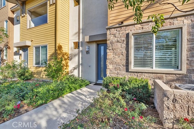 Detail Gallery Image 4 of 36 For 1038 Savi Dr #101,  Corona,  CA 92878 - 3 Beds | 2/2 Baths