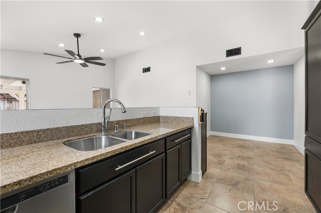 Detail Gallery Image 16 of 58 For 4042 E Avenue R6, Palmdale,  CA 93552 - 3 Beds | 2 Baths