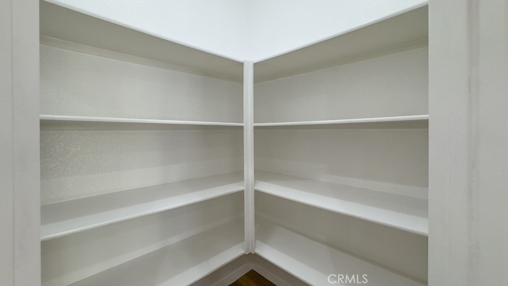 https://media.crmls.org/medias/df067a3b-fc4f-4252-935a-9583aba2c672.jpg?preset=X-Large