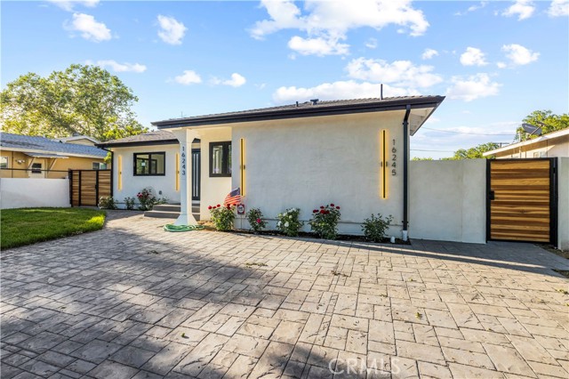 Detail Gallery Image 5 of 33 For 16245 Chatsworth St, Granada Hills,  CA 91344 - 3 Beds | 2/1 Baths