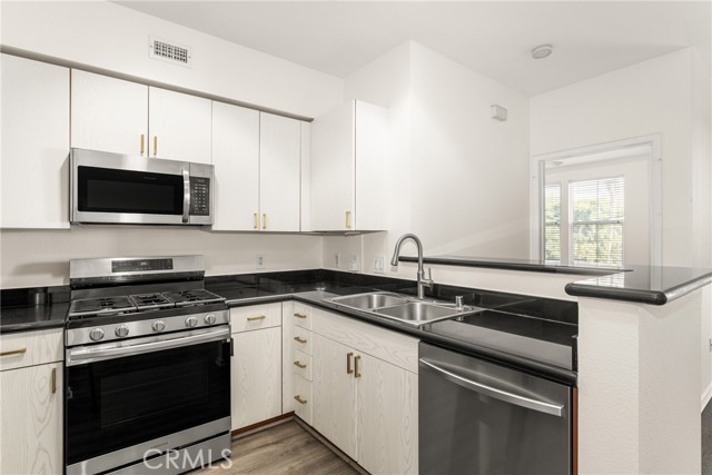 Detail Gallery Image 9 of 32 For 1801 E Katella Ave #3135,  Anaheim,  CA 92805 - 2 Beds | 2 Baths