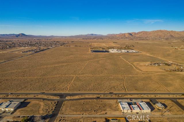 706 Outer Hwy 18 S, Apple Valley CA: https://media.crmls.org/medias/df07407e-ef81-41f6-9ee0-8b31df866f73.jpg