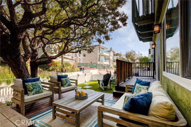 401 18th Street, Manhattan Beach, California 90266, 5 Bedrooms Bedrooms, ,2 BathroomsBathrooms,Residential,Sold,18th,SB22140138